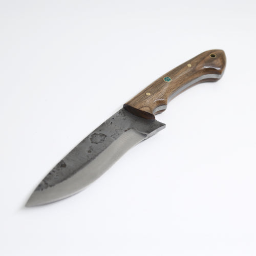 El Yapımı Dövme Av Bıçağı – Ceviz Saplı, 5160 Çelik, Deri Kılıflı Premium Kamp & Av Bıçağı
