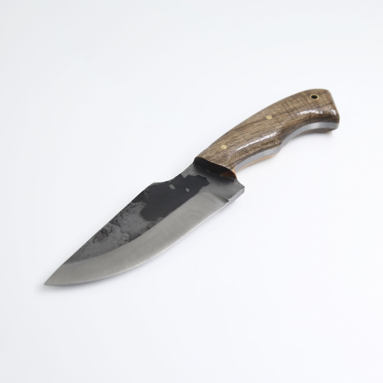 El Yapımı Dövme Av Bıçağı – 5160 Çelik, Ceviz Saplı, Deri Kılıflı Profesyonel Outdoor Bıçağı